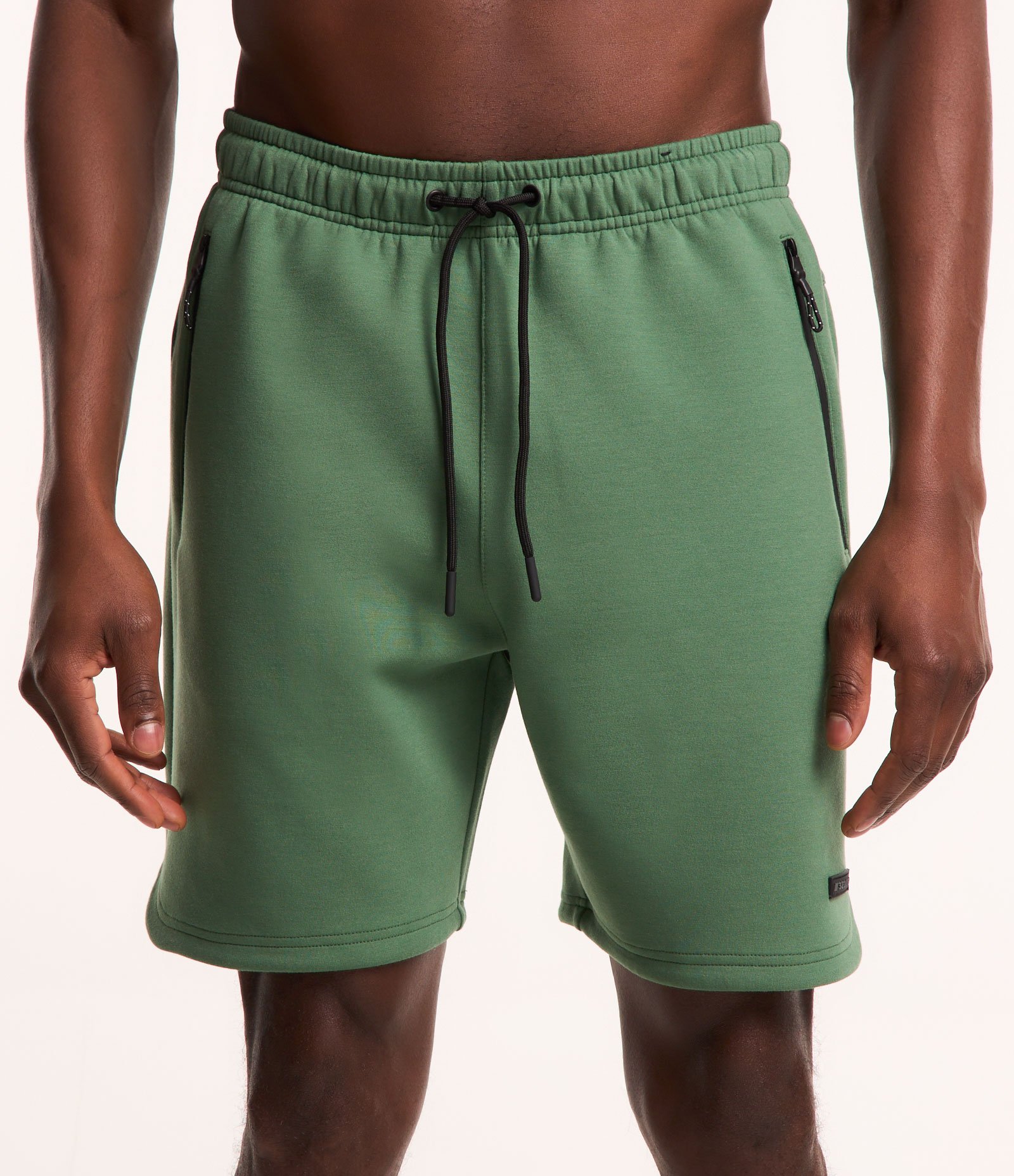 Bermuda Esportiva em Moletom Tecnológico com Cós Elástico e Zíper no Bolso 2