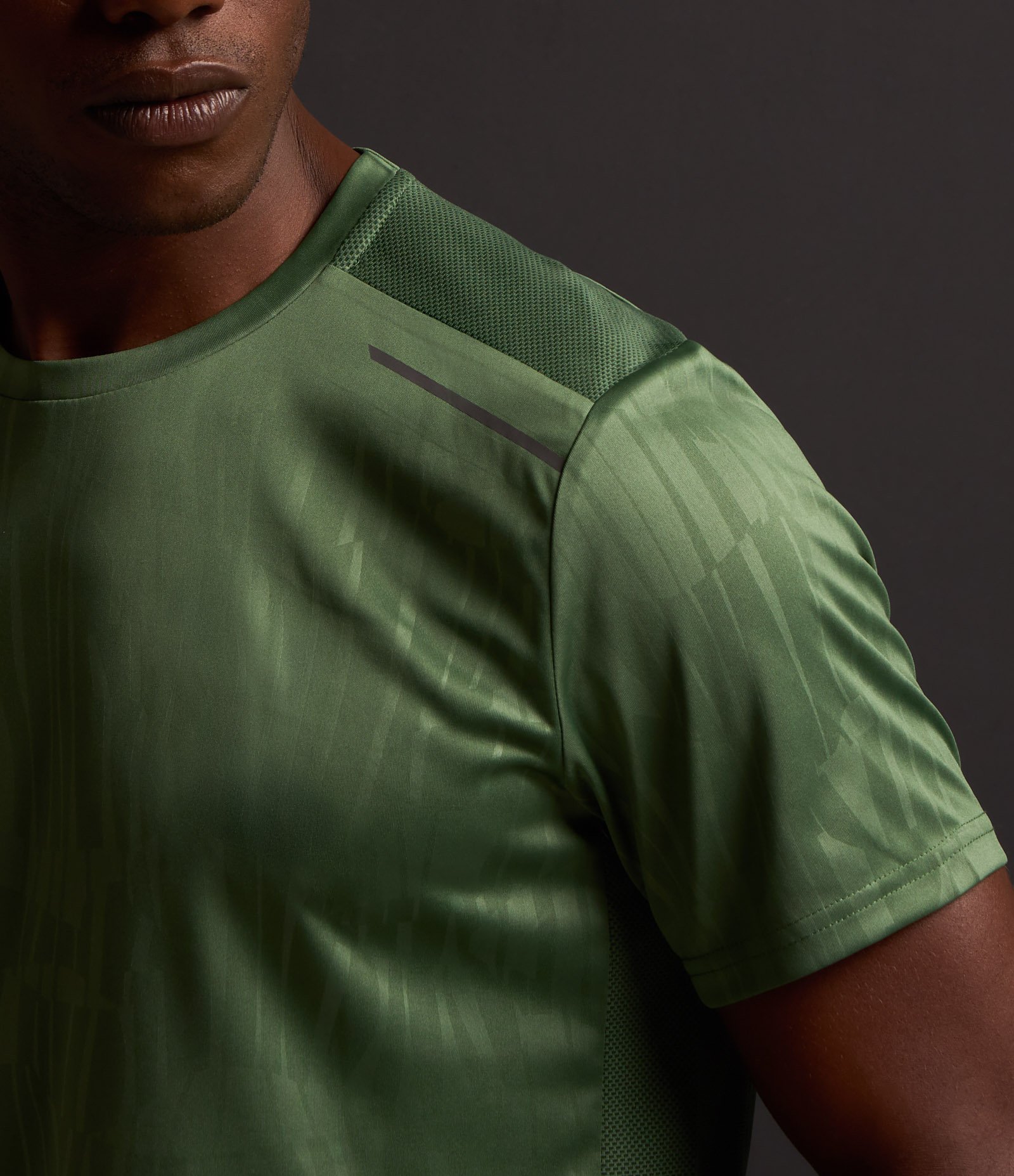 Camiseta Esportiva Tecnologia Dry com Estampa Heat Print Verde Claro 3