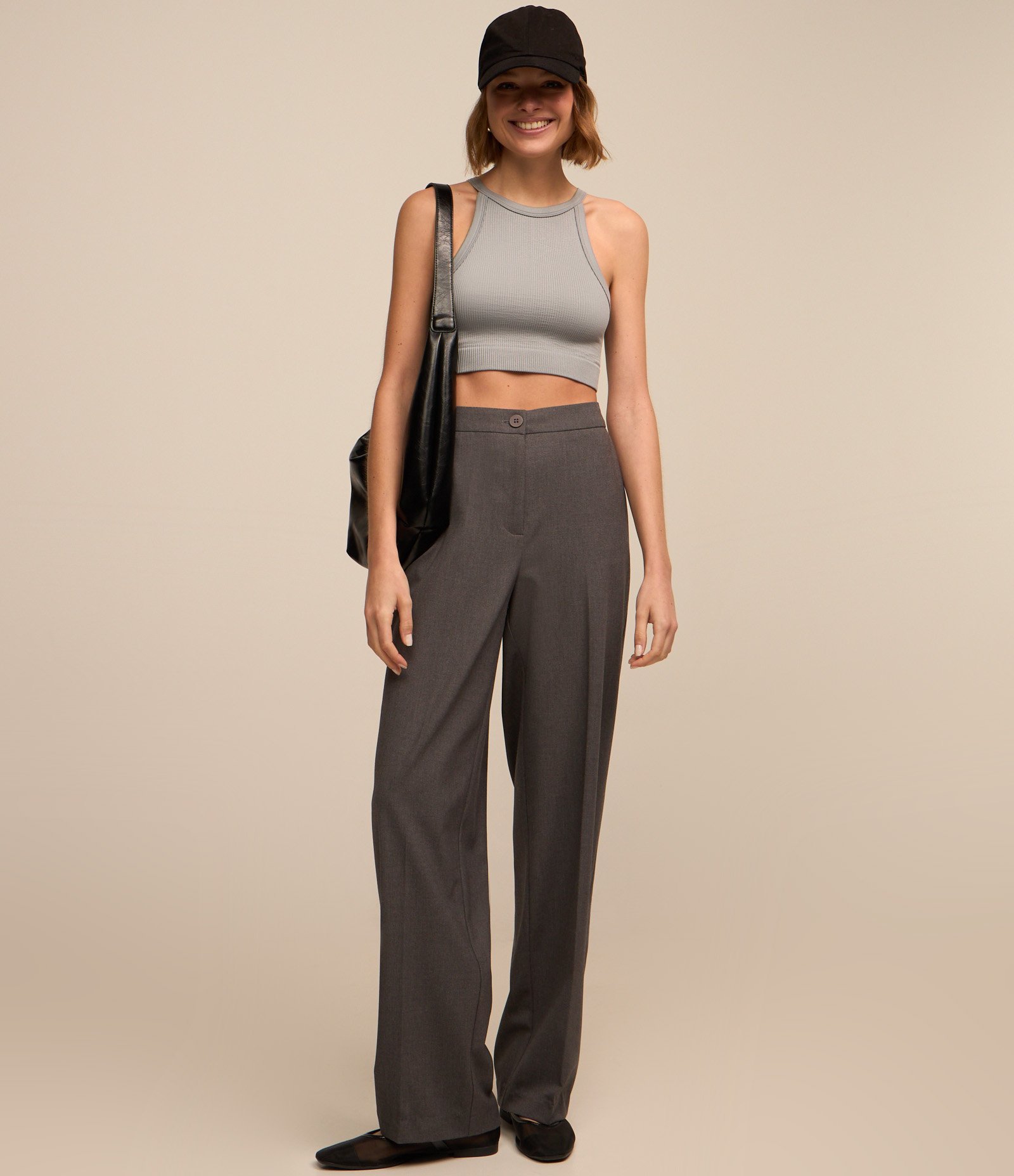 Blusa Cropped Sem Manga e Sem Costura com Decote Halter Cinza 2