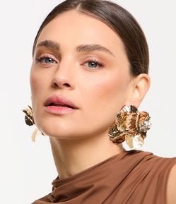 Maxi Brinco com Formato de Orquídea Martelado