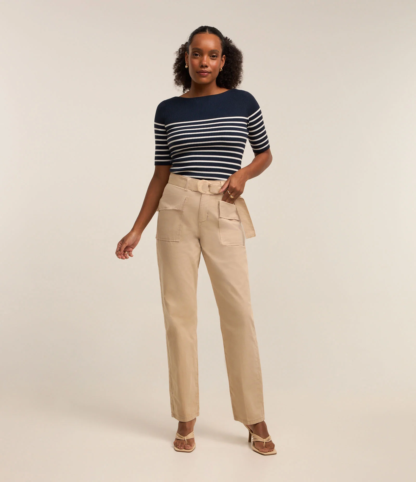 Calça Reta Cintura Média em Sarja com Bolso com Lapela Bege 2