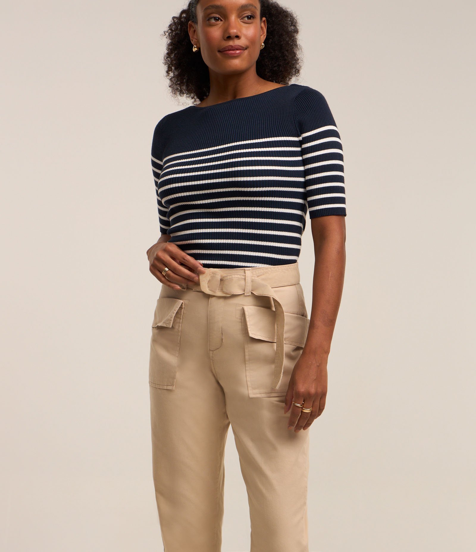 Calça Reta Cintura Média em Sarja com Bolso com Lapela Bege 3