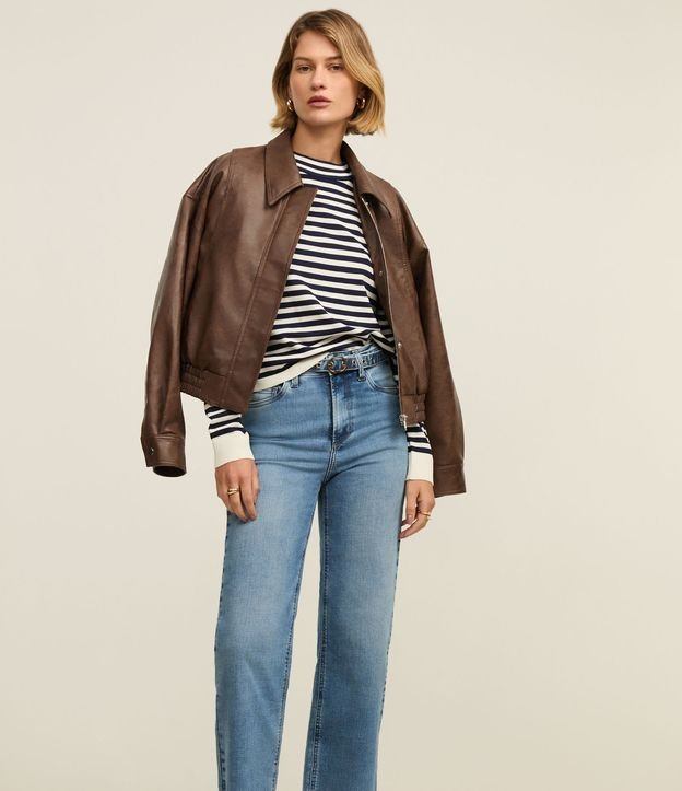 Calça Reta Cropped em Jeans com Cinto Afivelado