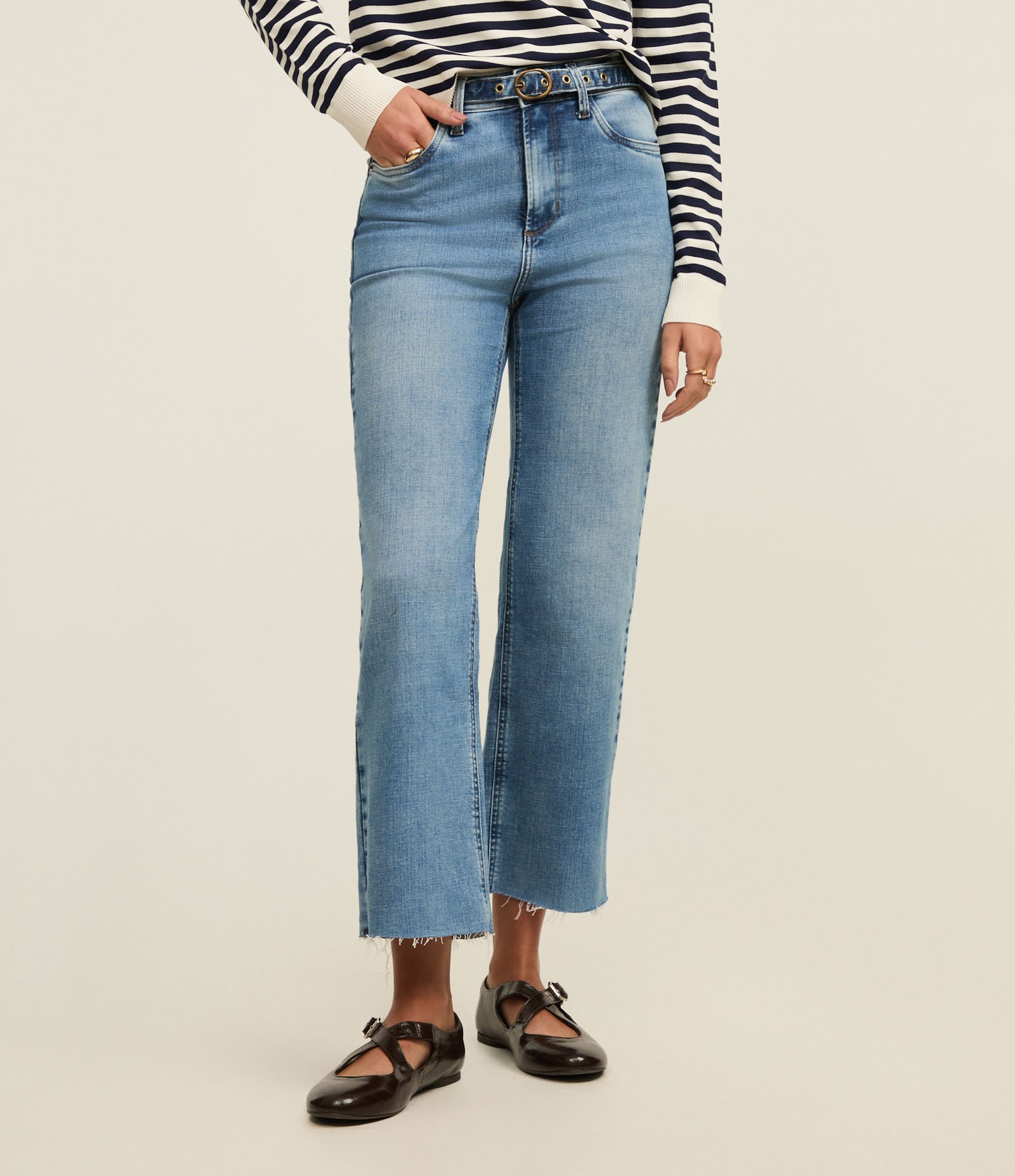 Calça Reta Cropped em Jeans com Cinto Afivelado Azul 3