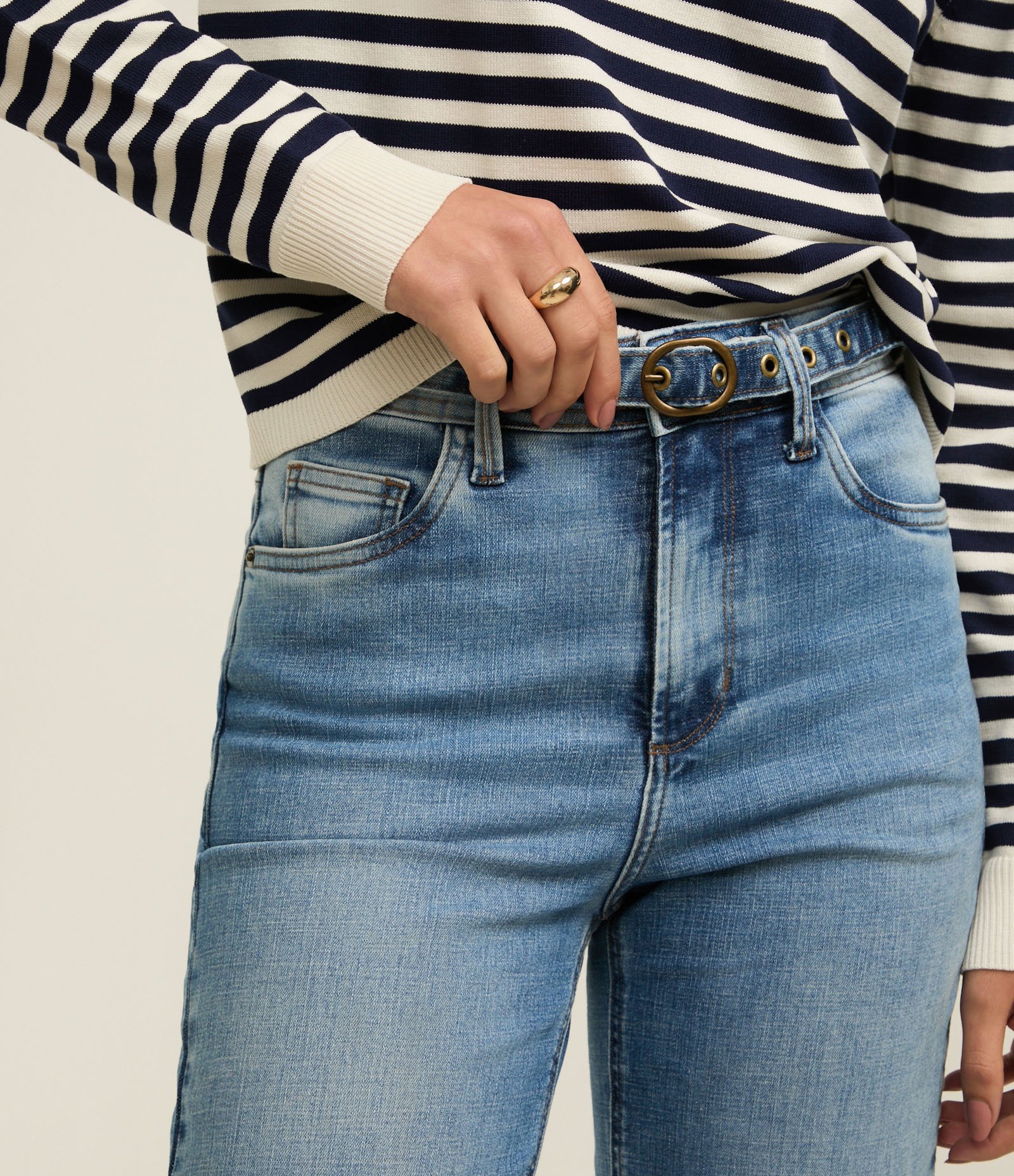 Calça Reta Cropped em Jeans com Cinto Afivelado Azul 4