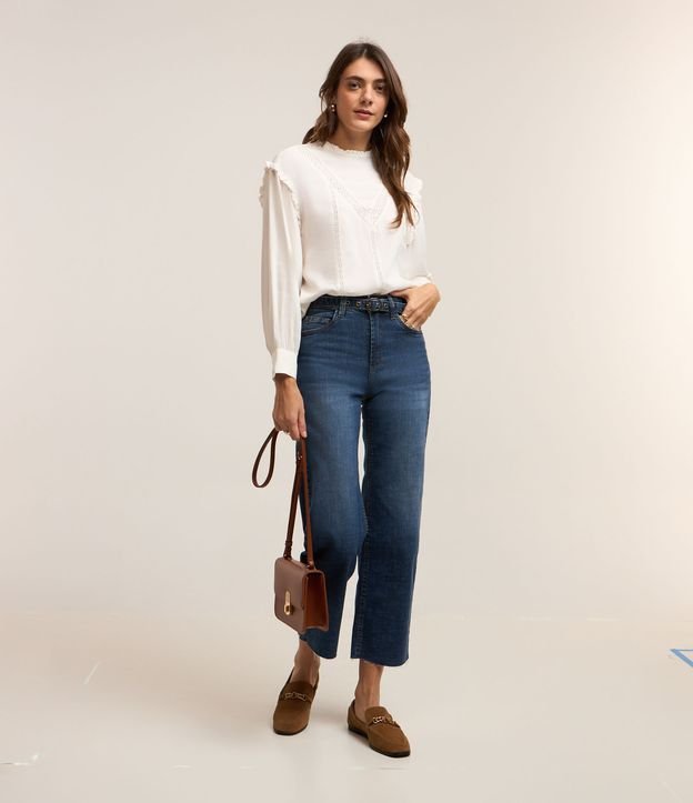 Calça Reta Cropped em Jeans com Cinto Afivelado