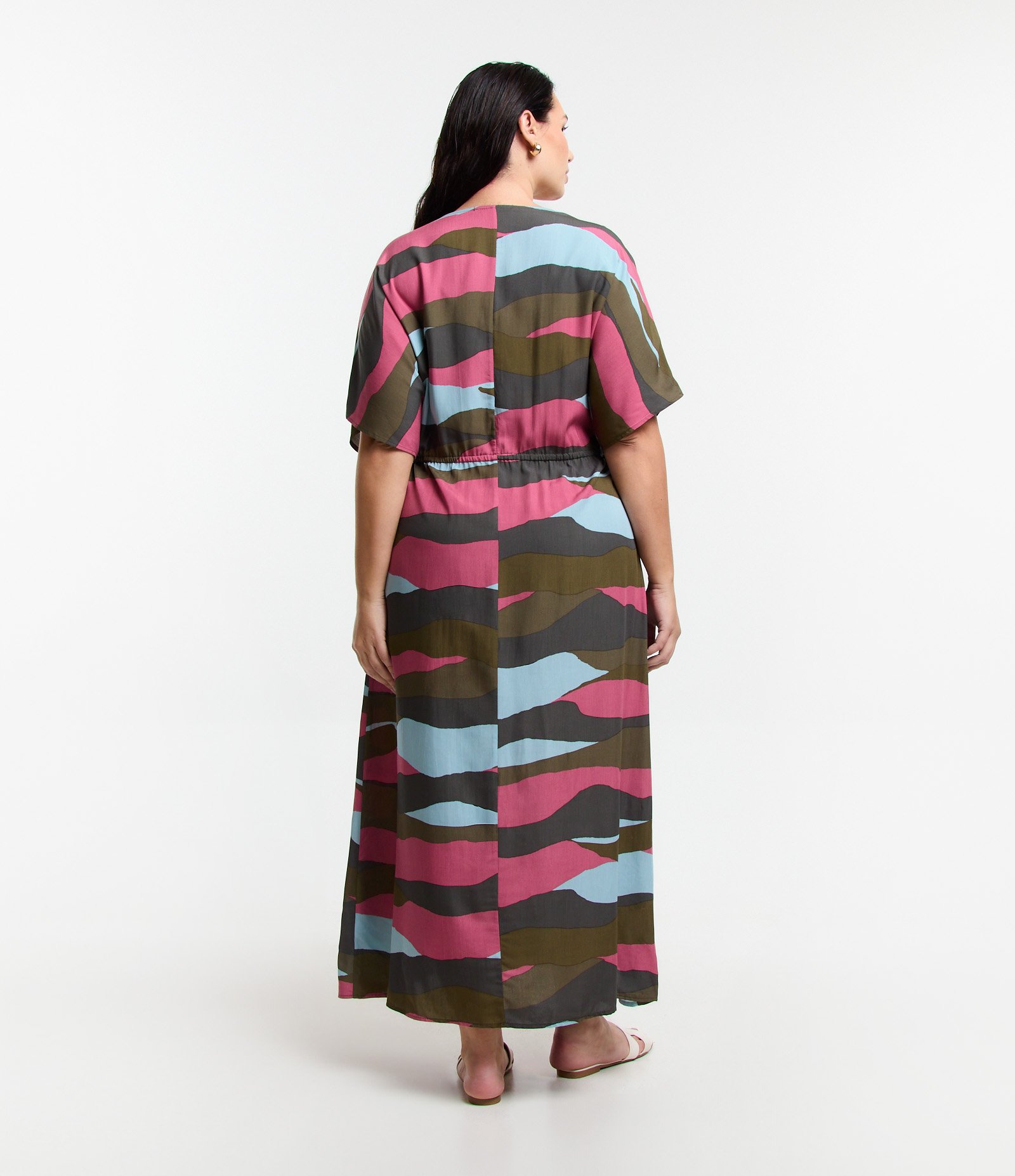 Vestido Midi em Viscose Abstrata com Amarração na Cintura Curve & Plus Size Multicores 3