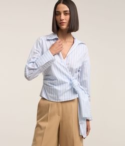 Blusa em Tricoline com Gola Lapela e Decote Transversal com Laço