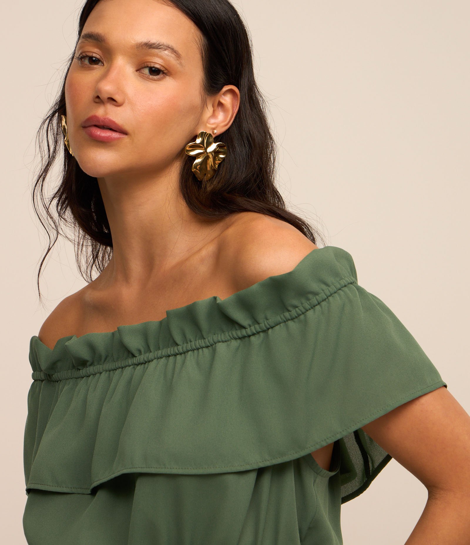 Blusa Ombro a Ombro em Crepe com Elásticos Verde 3