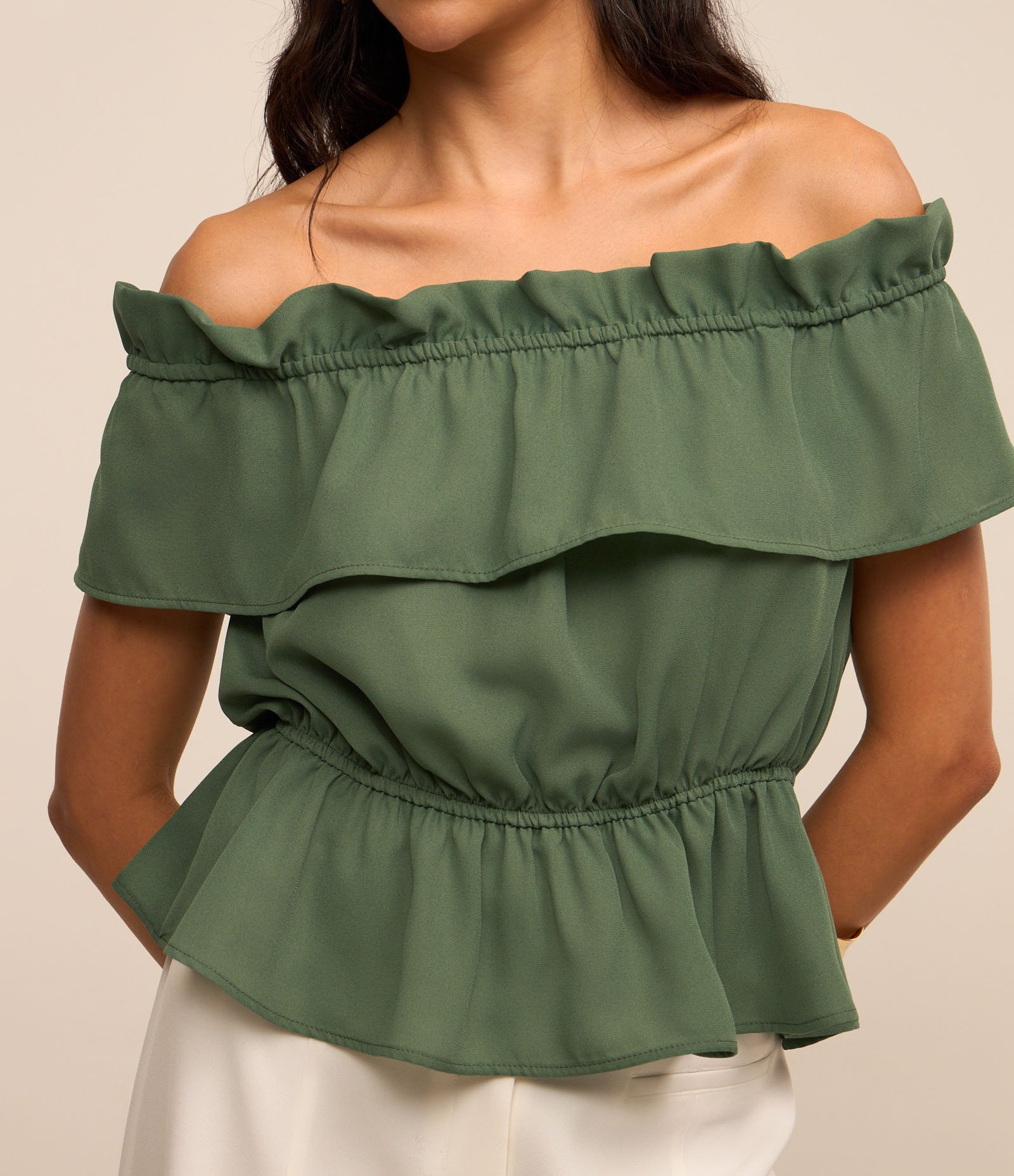 Blusa Ombro a Ombro em Crepe com Elásticos Verde 4