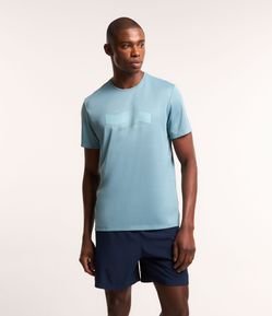 Camiseta Esportiva Dry Fit com Estampa Listras no Peito