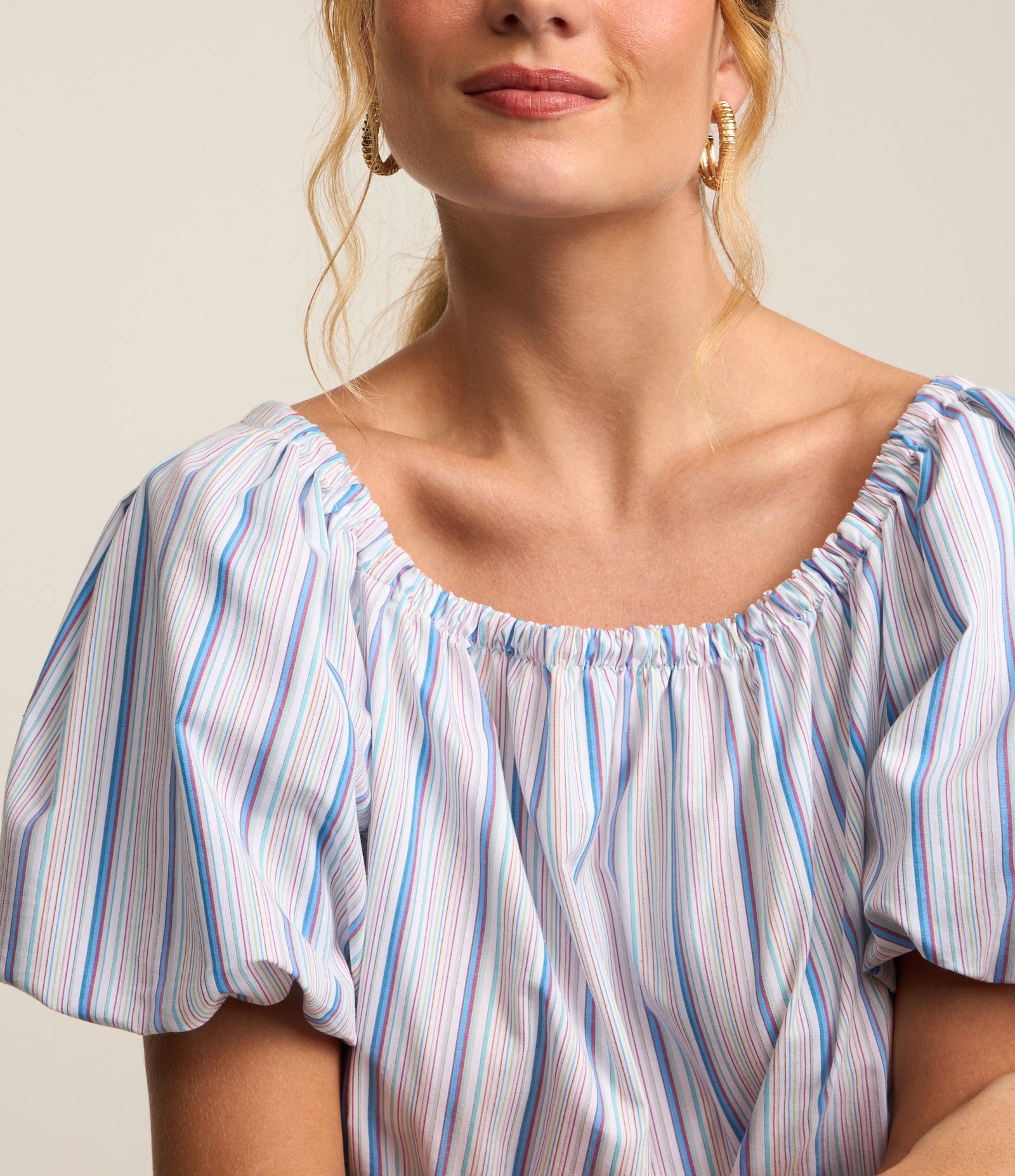 Blusa Ciganinha em Tricoline com Manga Balonê e Estampa Listras Branco/ Azul 4