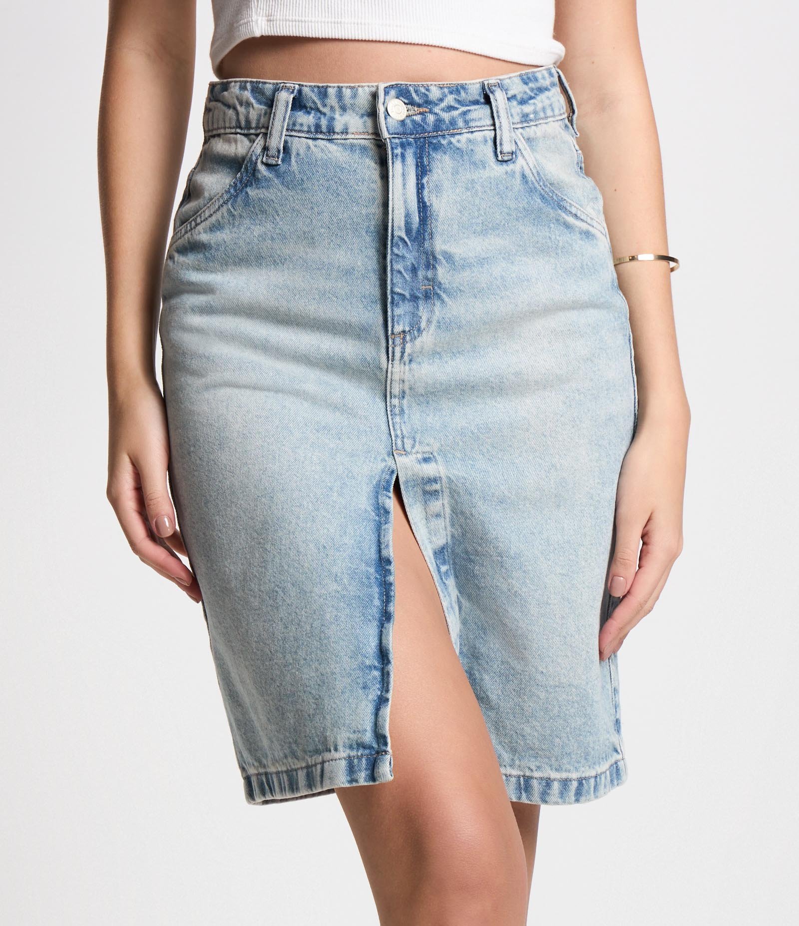 Saia Curta em Jeans Dirty Washed com Fenda Azul 2