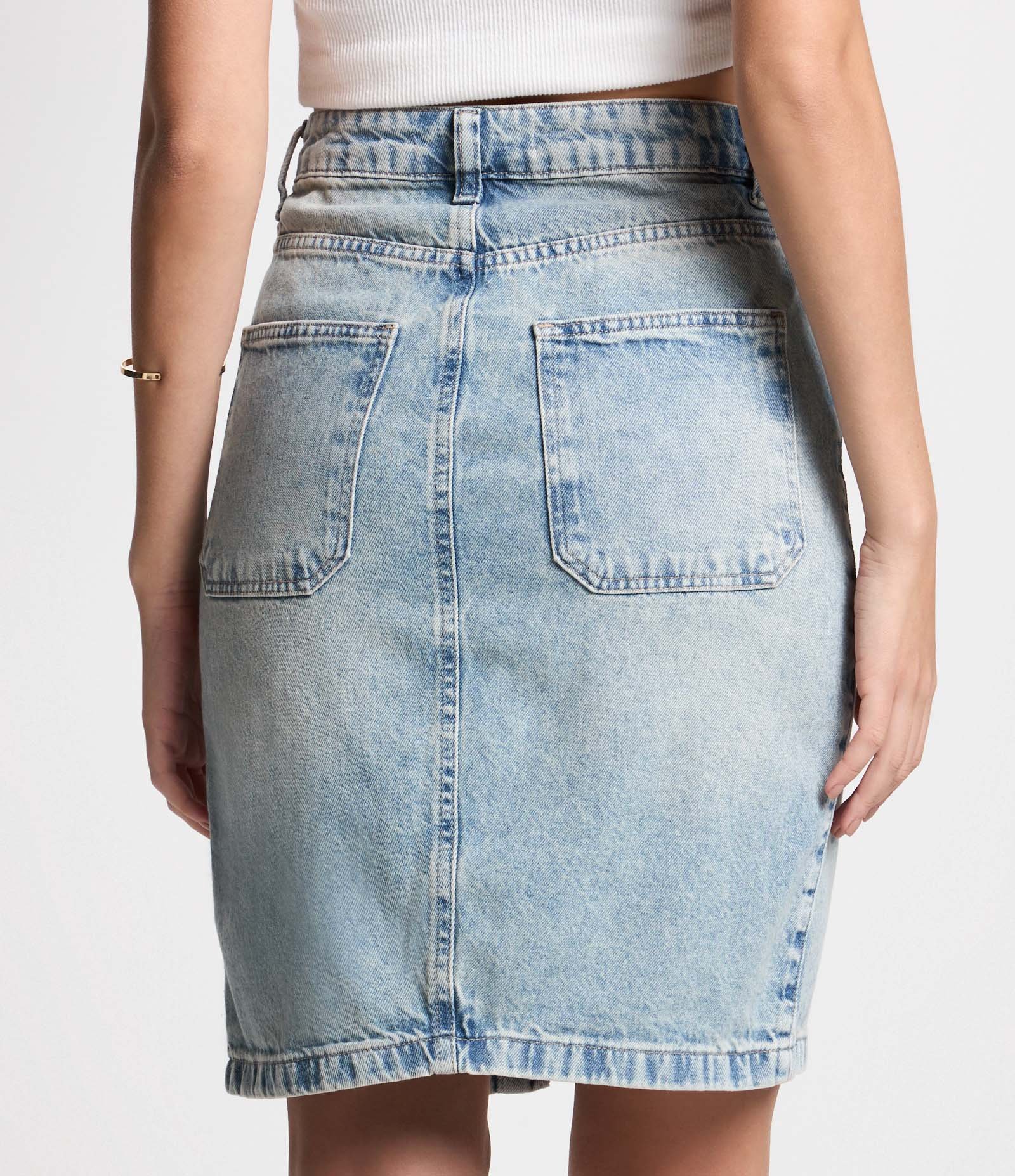 Saia Curta em Jeans Dirty Washed com Fenda Azul 3