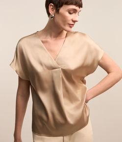 Blusa em Tecido Acetinado com Transpasse Frontal