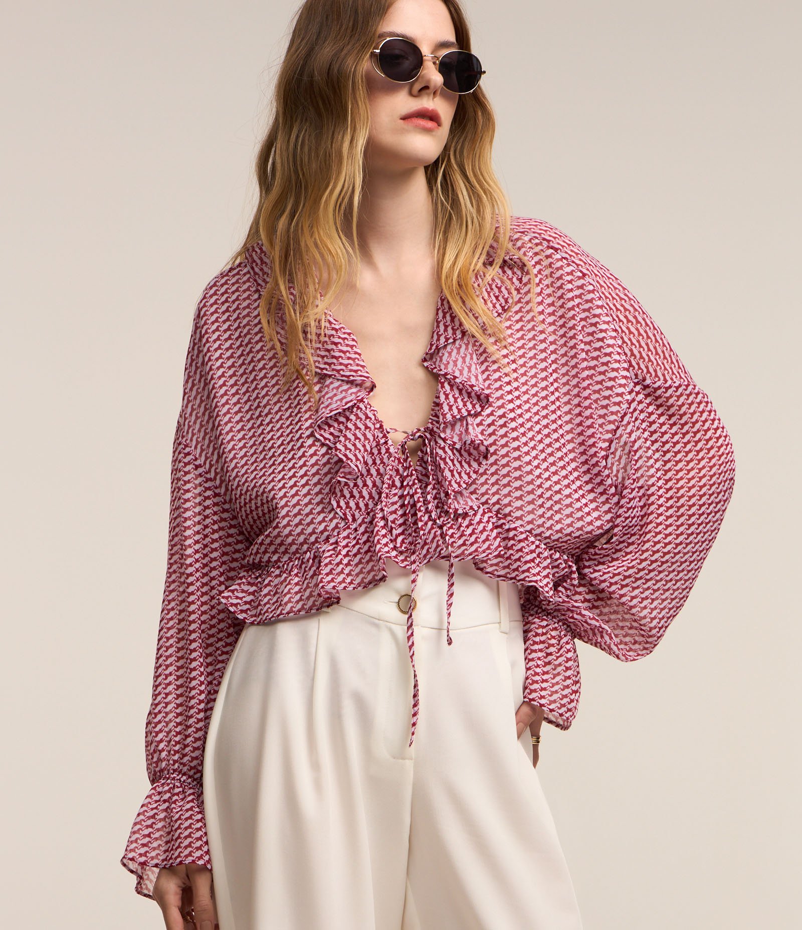 Blusa em Chiffon com Babados e Estampa Pied de Poule Rosa 4