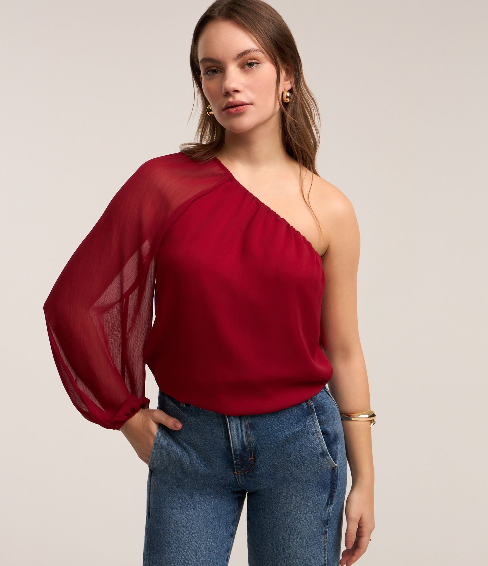 Blusa em Chiffon Ombro Só com Manga Bufante Vermelho Bordô 1