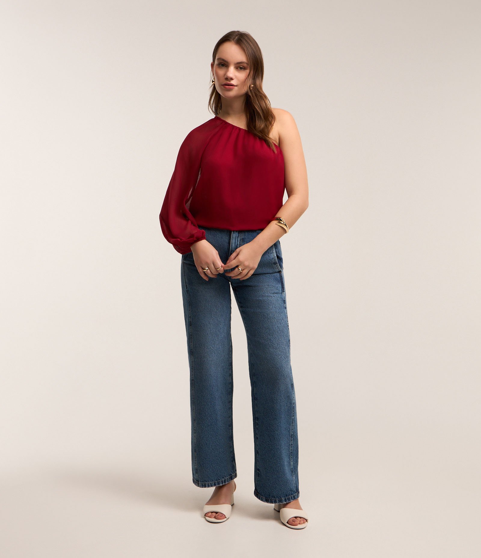 Blusa em Chiffon Ombro Só com Manga Bufante Vermelho Bordô 2
