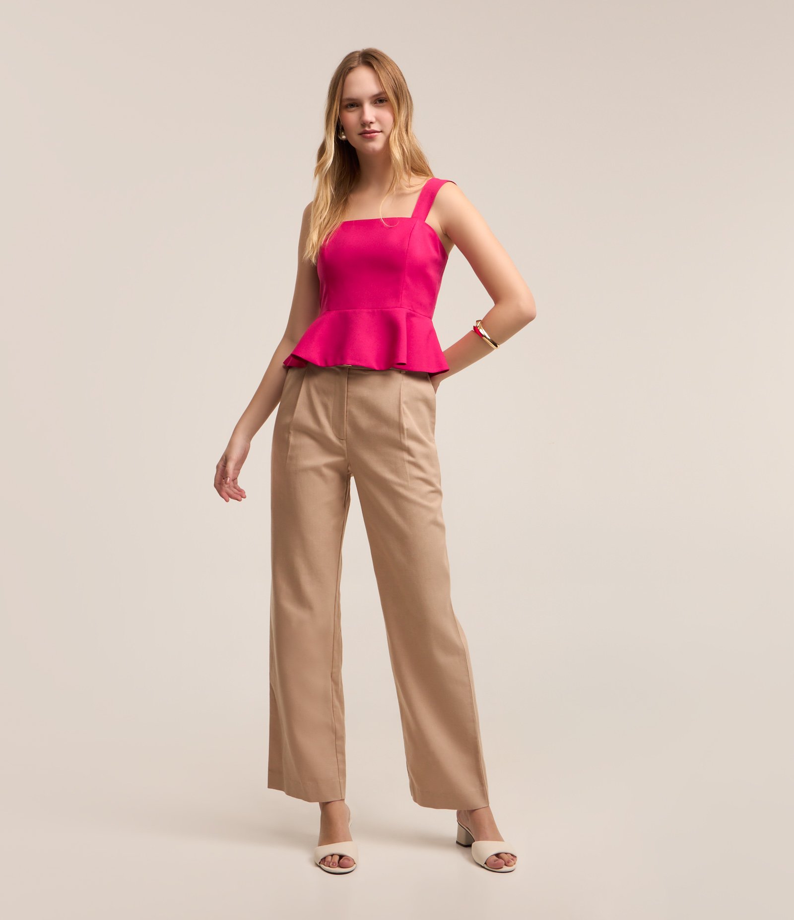 Blusa sem Manga em Crepe com Peplum na Barra e Fechamento em Zíper Rosa 3