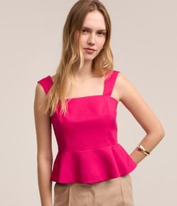 Blusa sem Manga em Crepe com Peplum na Barra e Fechamento em Zíper