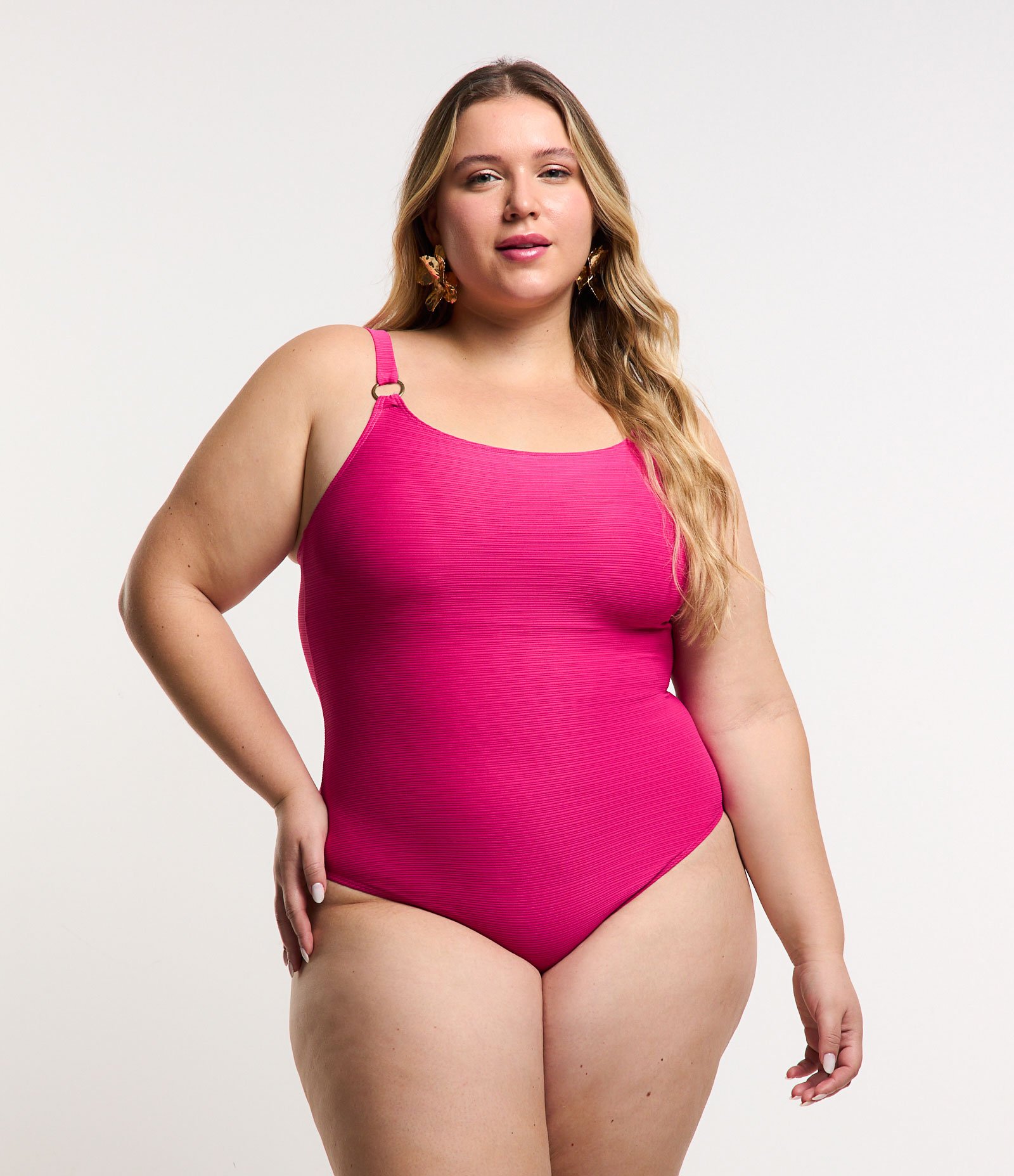 Maiô Reto em Poliamida Texturizada e Alça com Aviamentos Curve & Plus Size Rosa 1