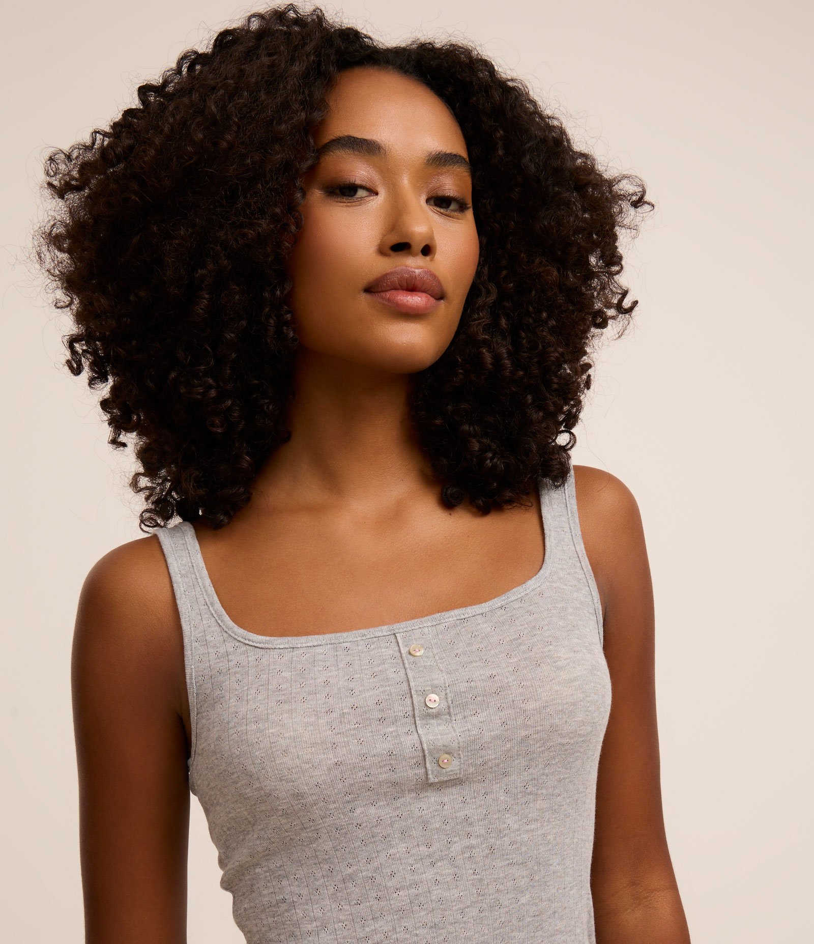 Pijama Short Doll com Algodão Texturizado e Barra Frufru Cinza 2