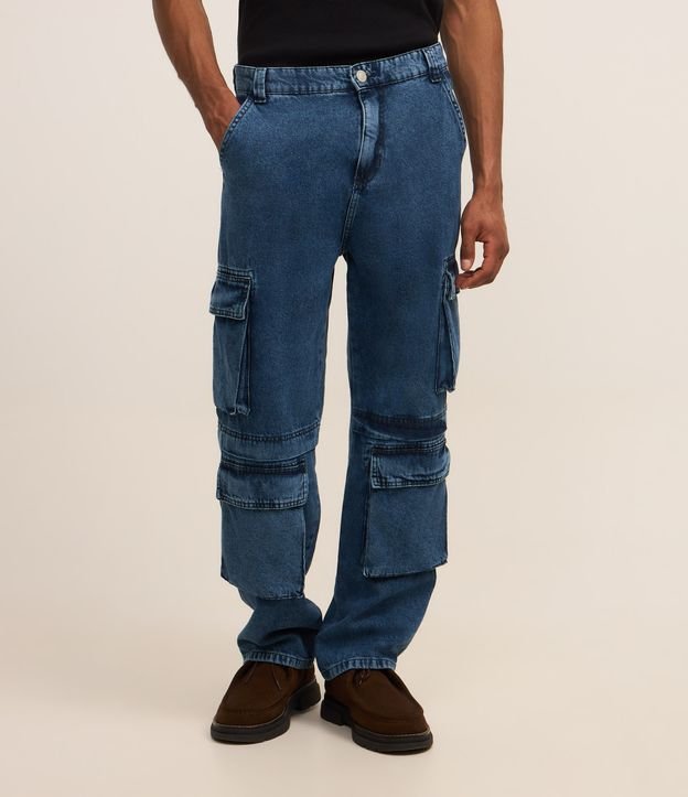 Calça Baggy em Jeans com Recortes e Bolso Cargo