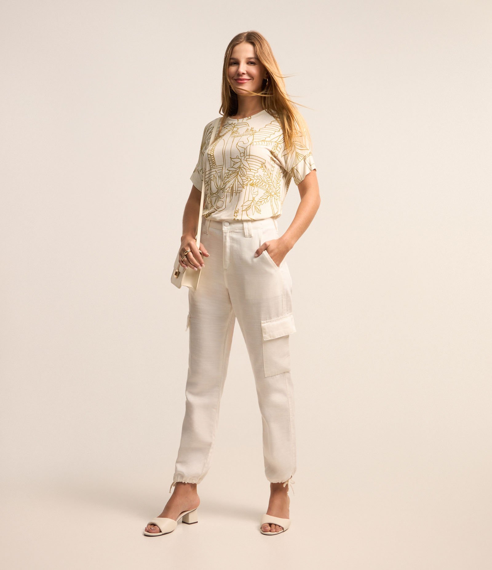 Blusa em Viscose com Estampa Folhagens Off White 2