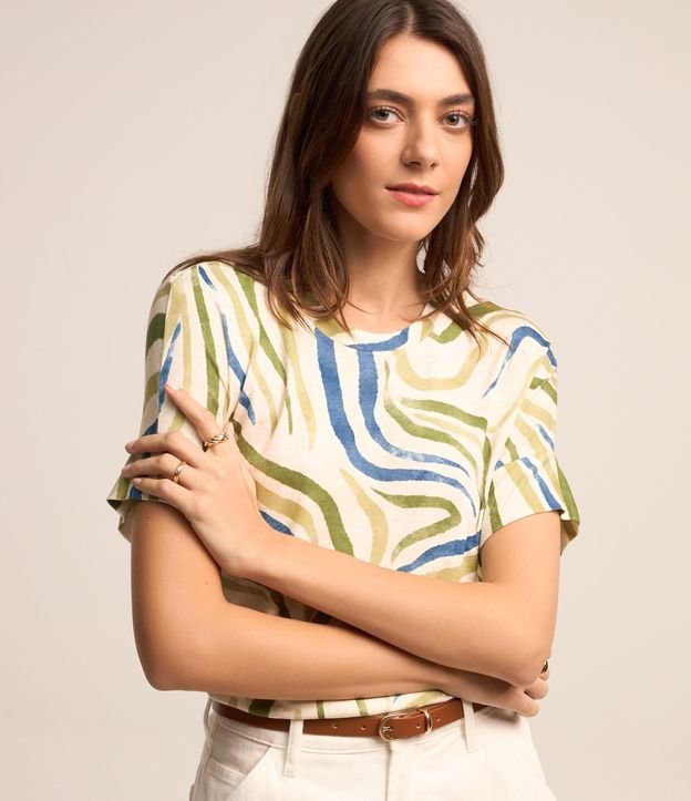 Blusa em Viscose com Estampa Abstrata