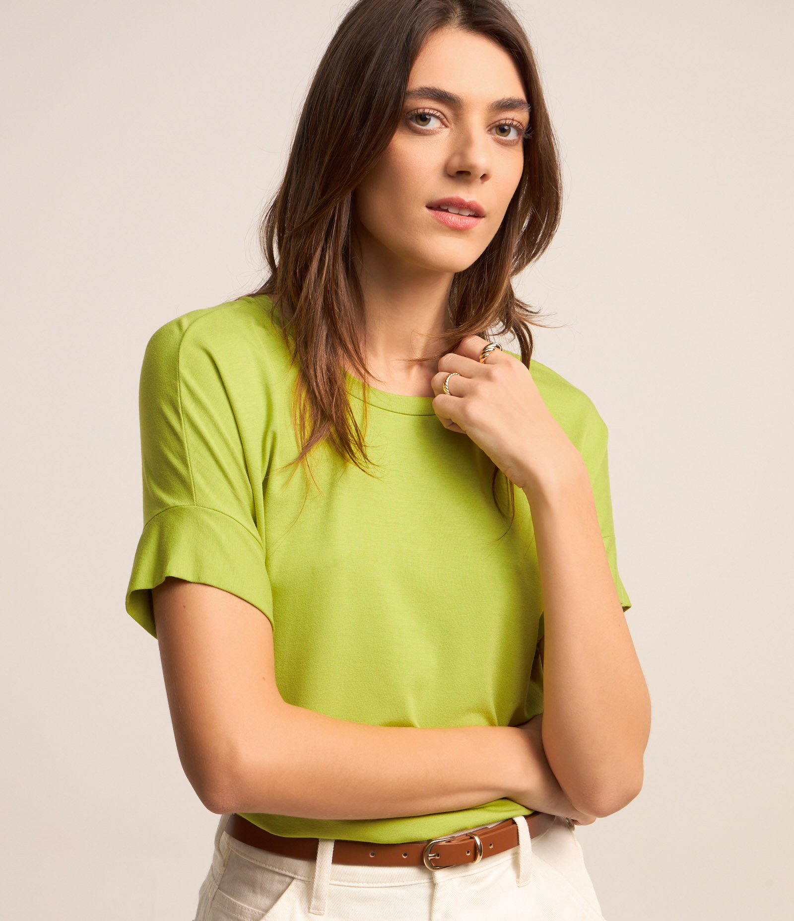 Blusa Sem Cava em Viscose com Gola Redonda Verde Abacate 1