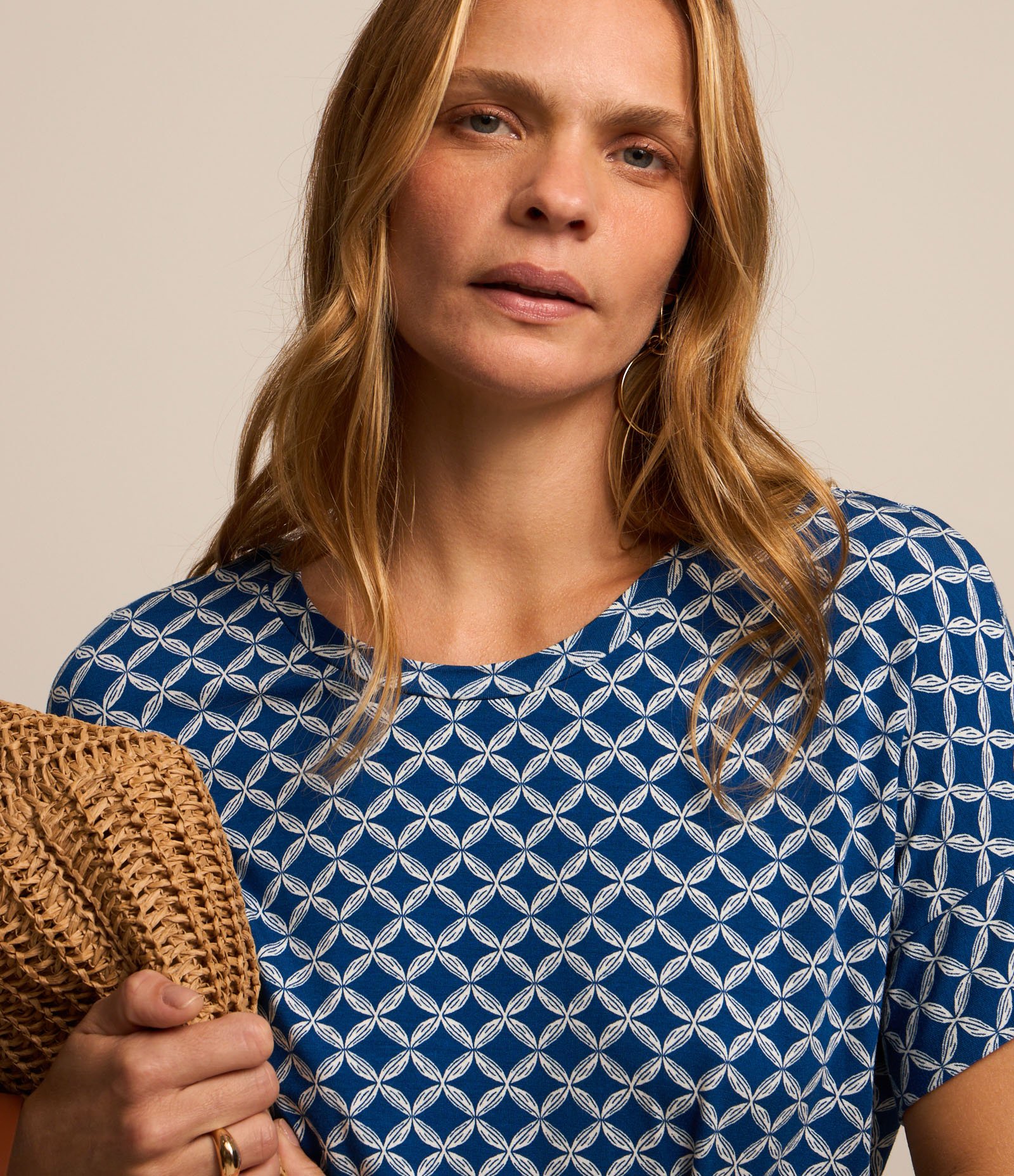 Blusa em Viscose com Estampa Abstrata Azul 3