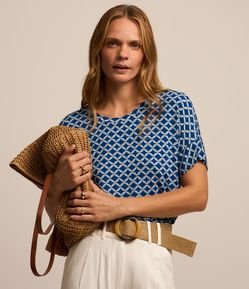 Blusa em Viscose com Estampa Abstrata