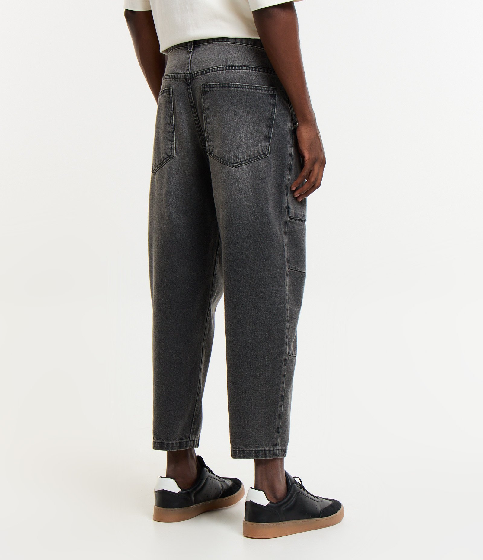Calça Balloon em Jeans com Bolsos e Zíperes Frontais Preto 3