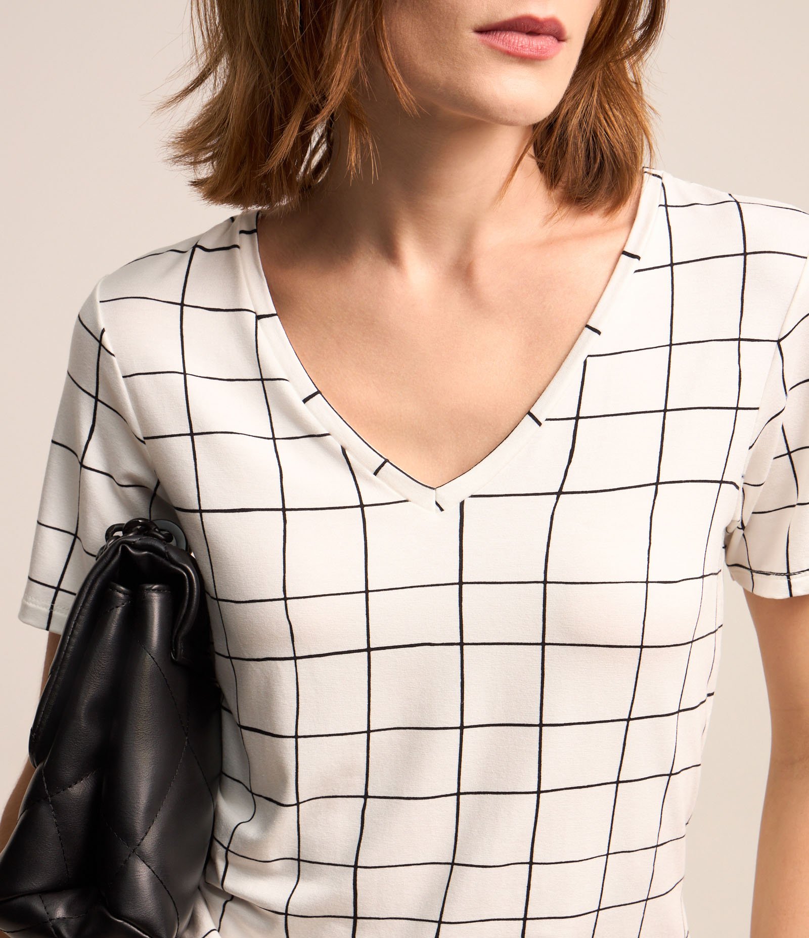 Blusa em Viscose com Estampa Xadrez Grid Branco 3