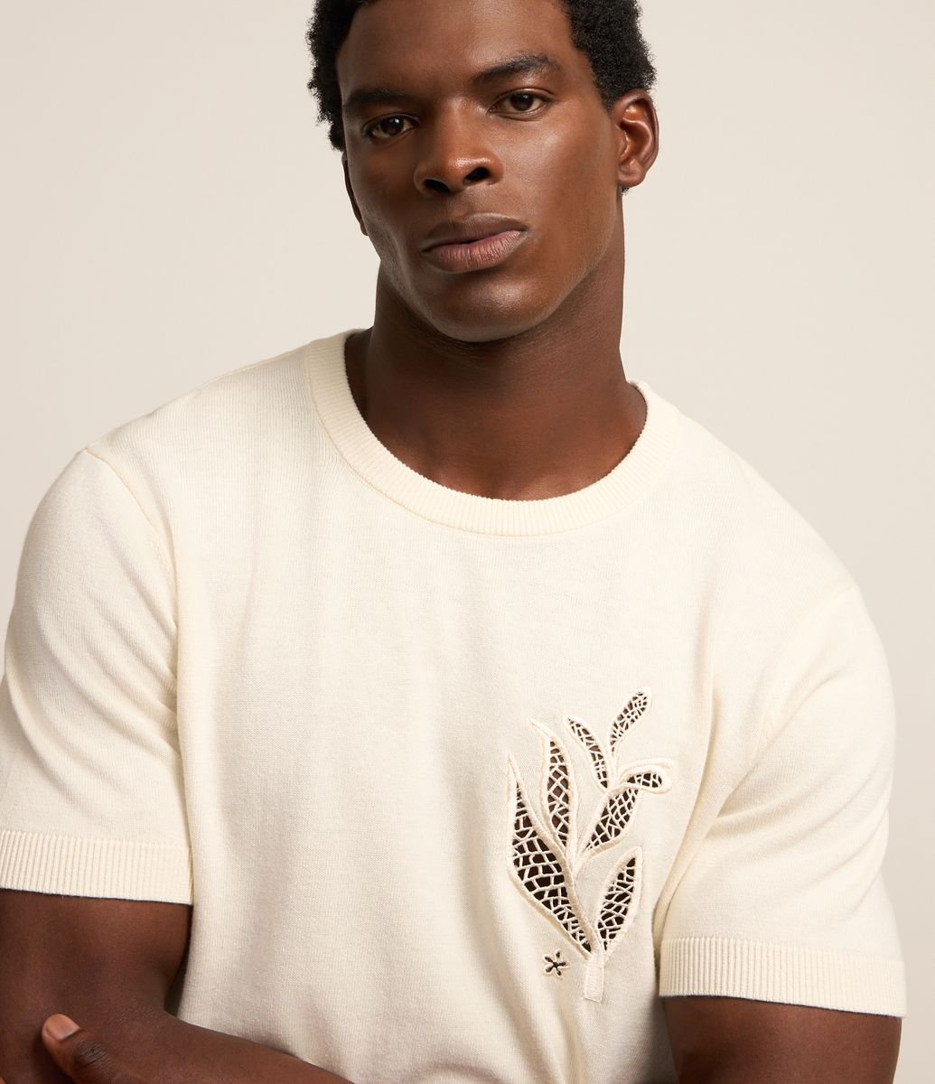 Camiseta Regular em Algodão com Flor Off White