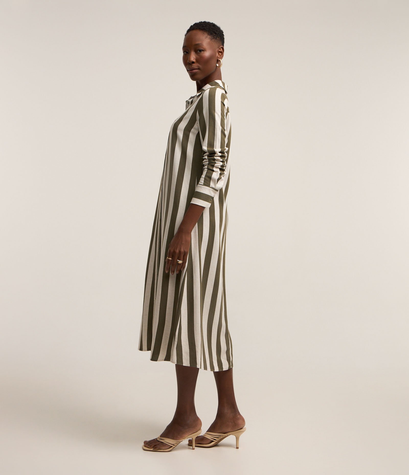 Vestido Chemise Alongado em Viscolinho com Estampa Listras Verde Oliva 5
