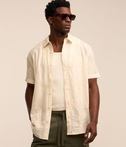 Camisa em Algodão com Textura e Estampa Bordada de Coqueiro
