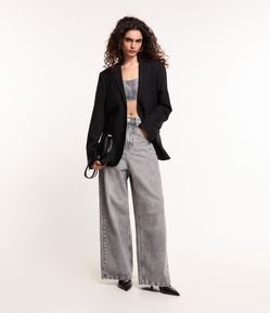 Calça Ampla Cintura Alta em Jeans com Bolsos