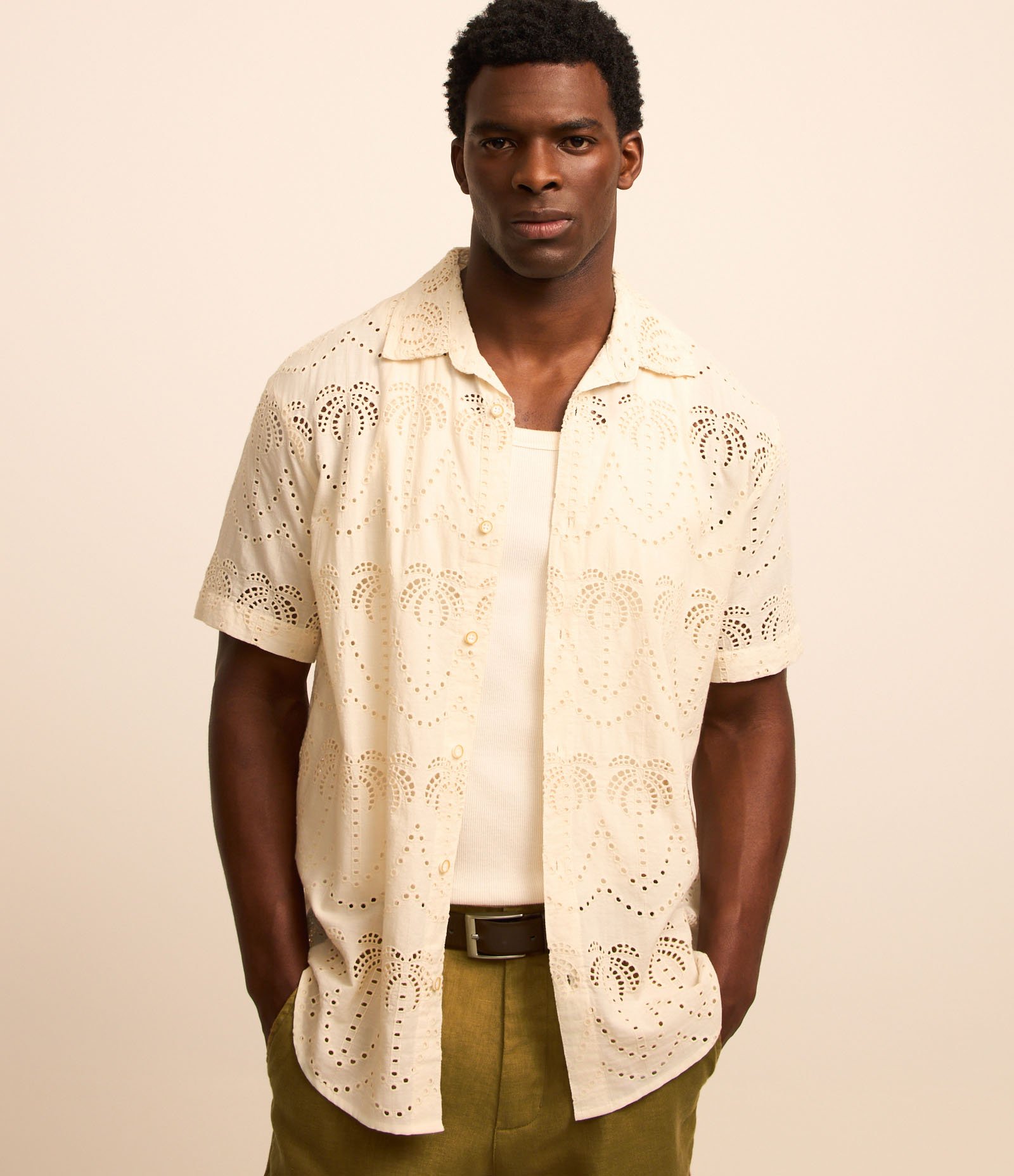 Camisa em Laise com Textura e Estampa em Laser Cut de Coqueiros Bege