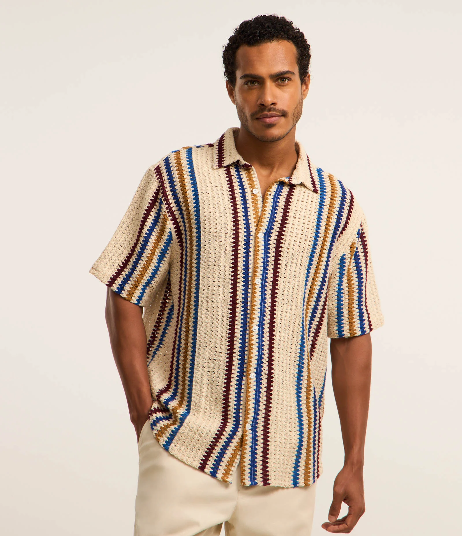 Camisa em Crochê Rustico com Textura e Listras Contrastantes Bege/Azul/Amarelo/Vermelho 1