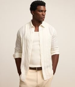 Camisa Regular em Algodão com Textura e Furinhos