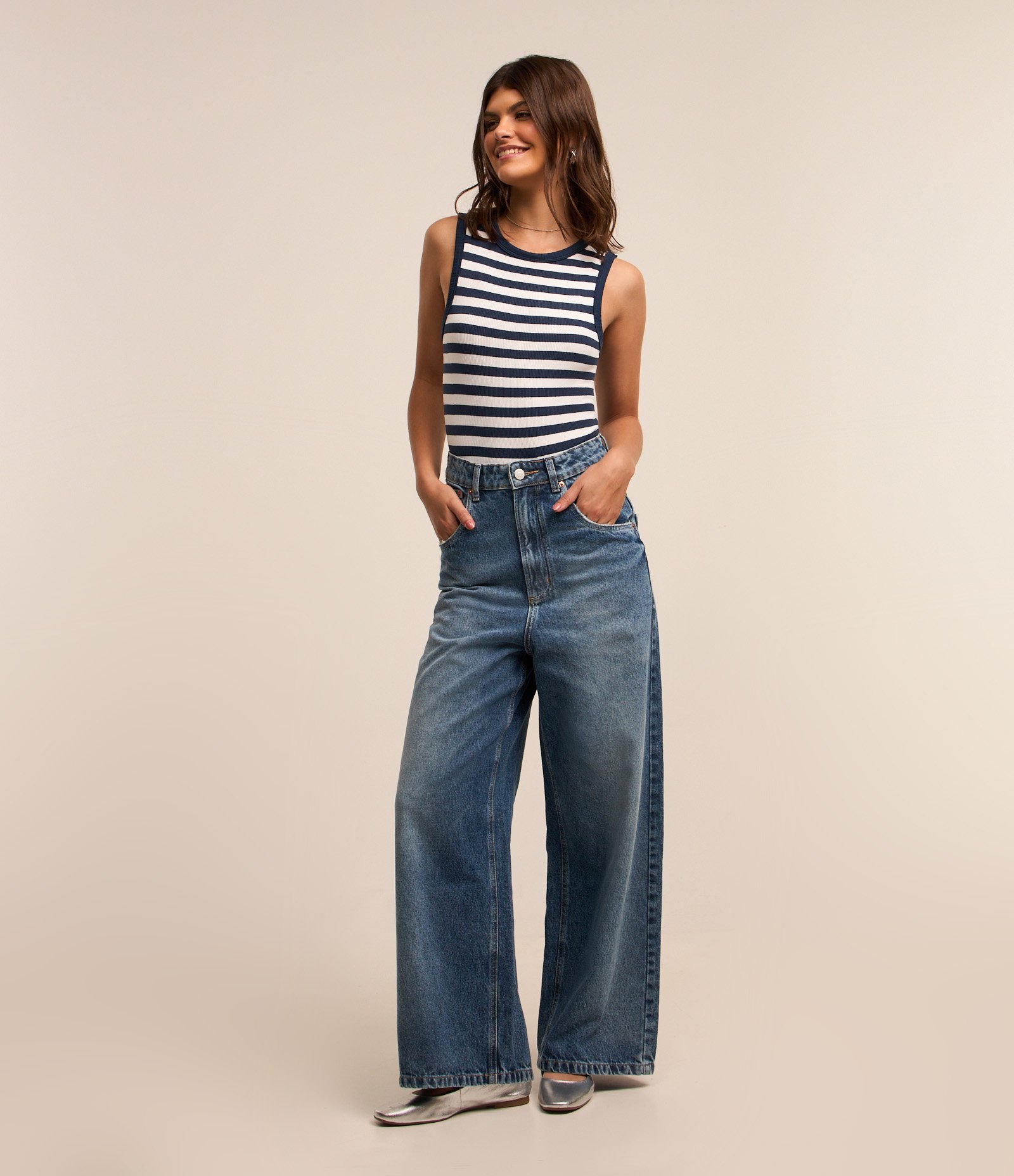 Calça Ampla Cintura Alta em Jeans com Bolsos Azul 1