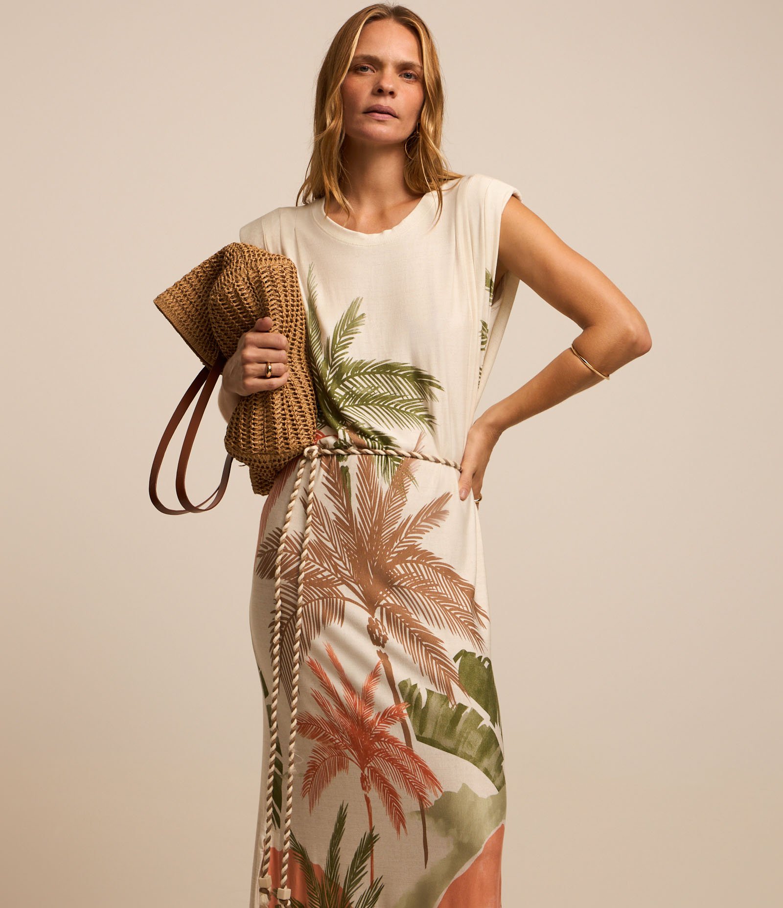 Vestido New Midi em Moletinho com Coqueiros Estampados Bege 1