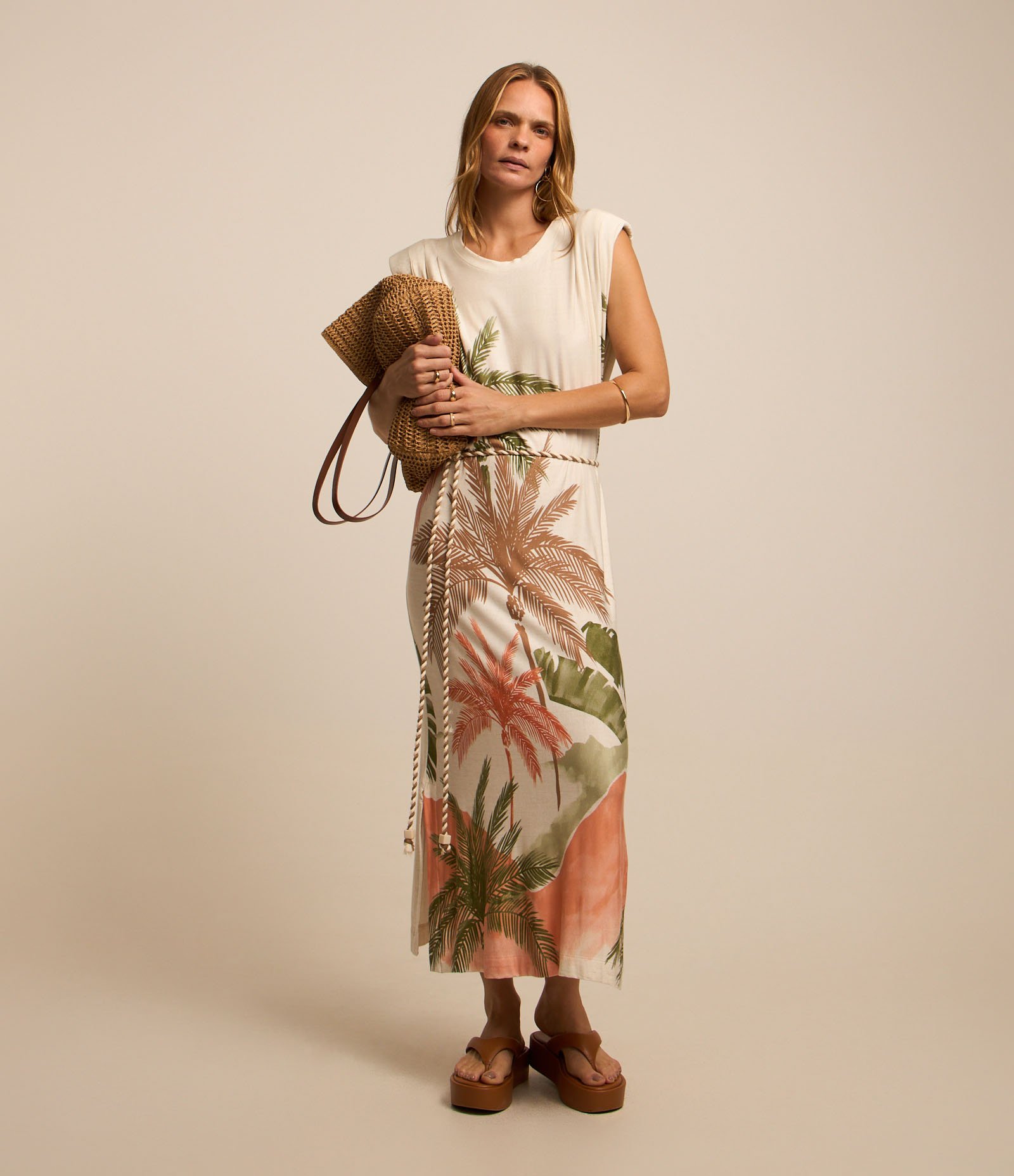 Vestido New Midi em Moletinho com Coqueiros Estampados Bege 2