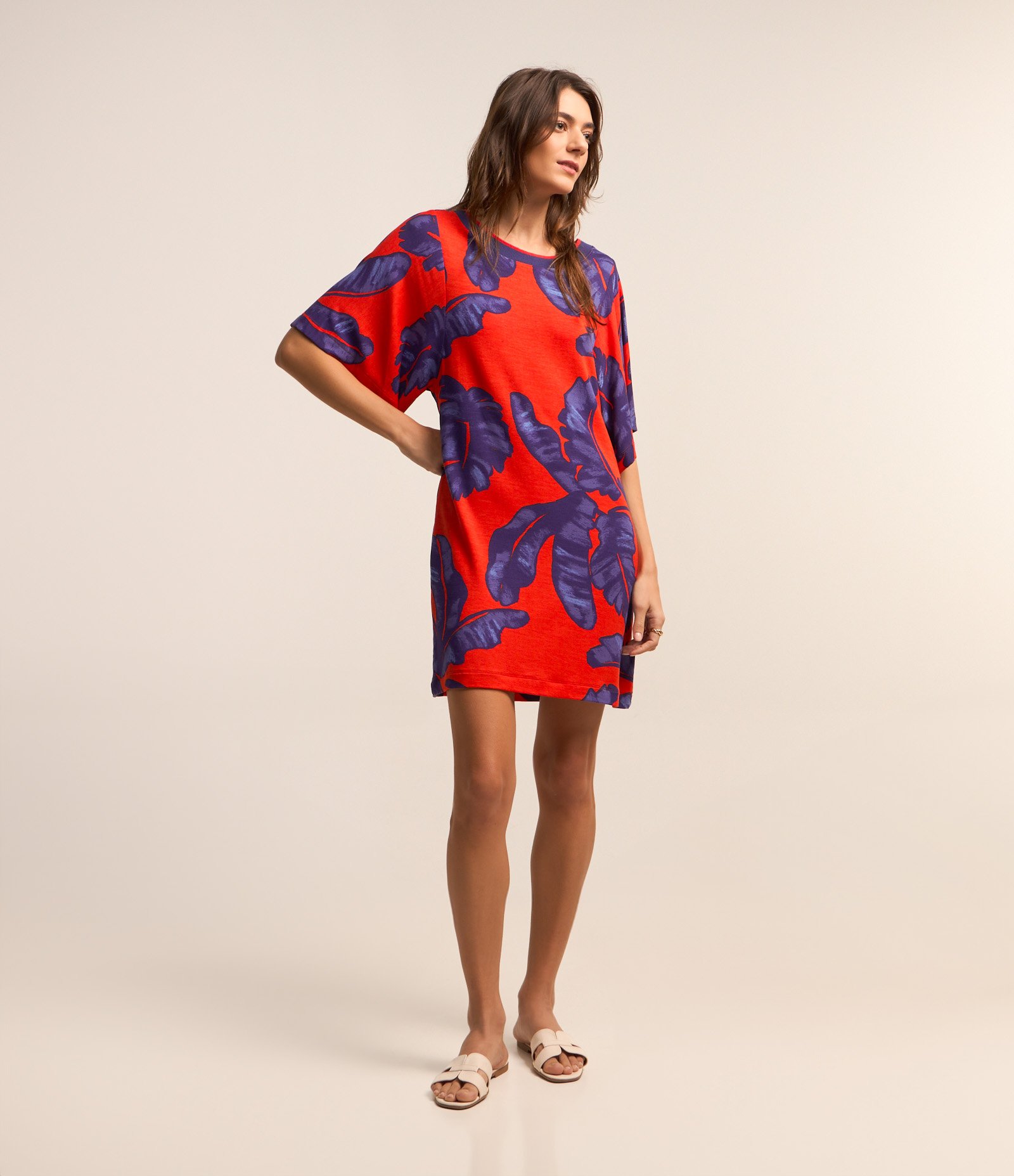 Vestido em Viscose com Estampa Folhagens Contrastantes Laranja/ Roxo 2