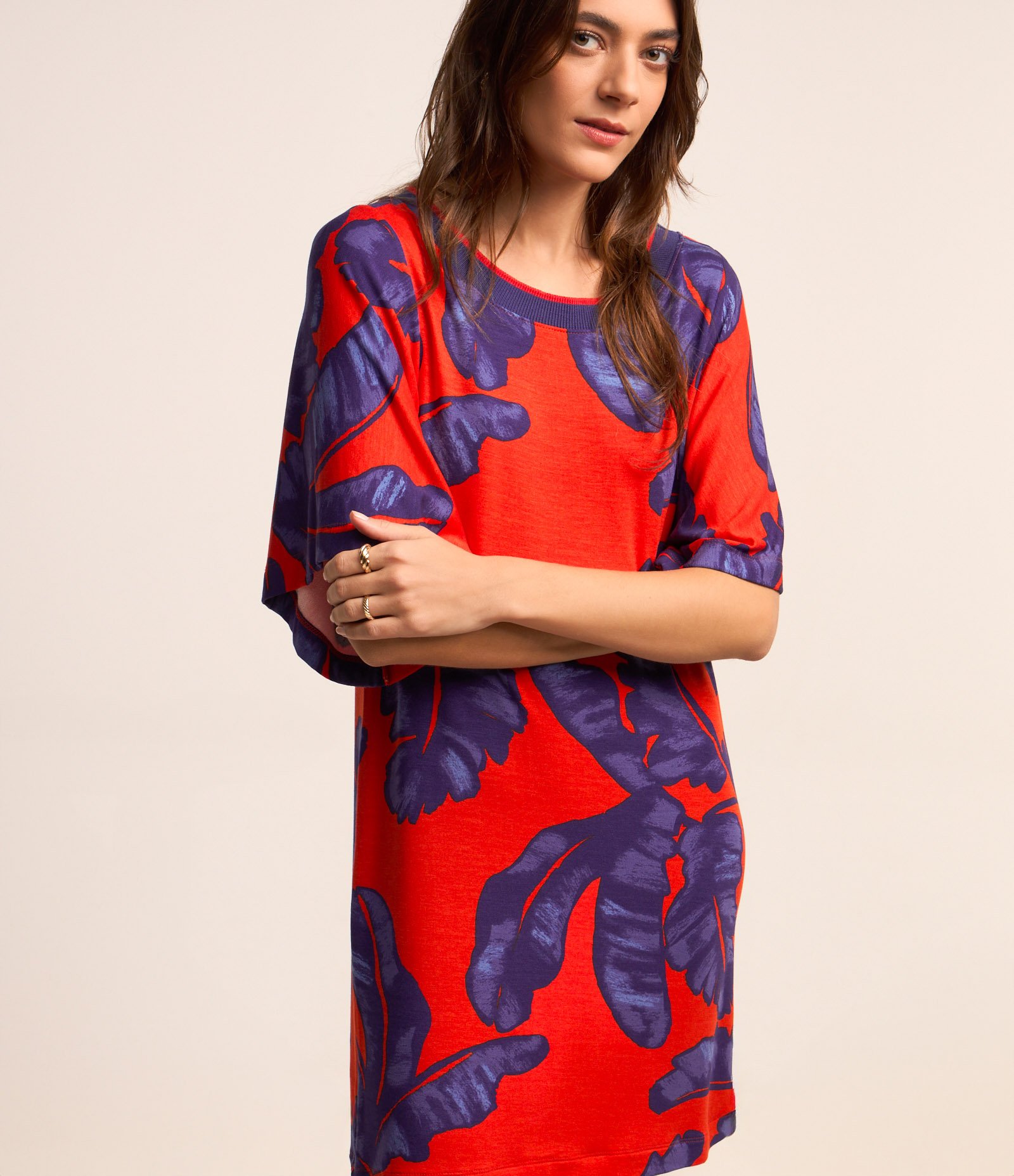 Vestido em Viscose com Estampa Folhagens Contrastantes Laranja/ Roxo 3