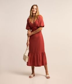 Vestido Midi em Malha Texturizada com Detalhe Vazado na Cintura