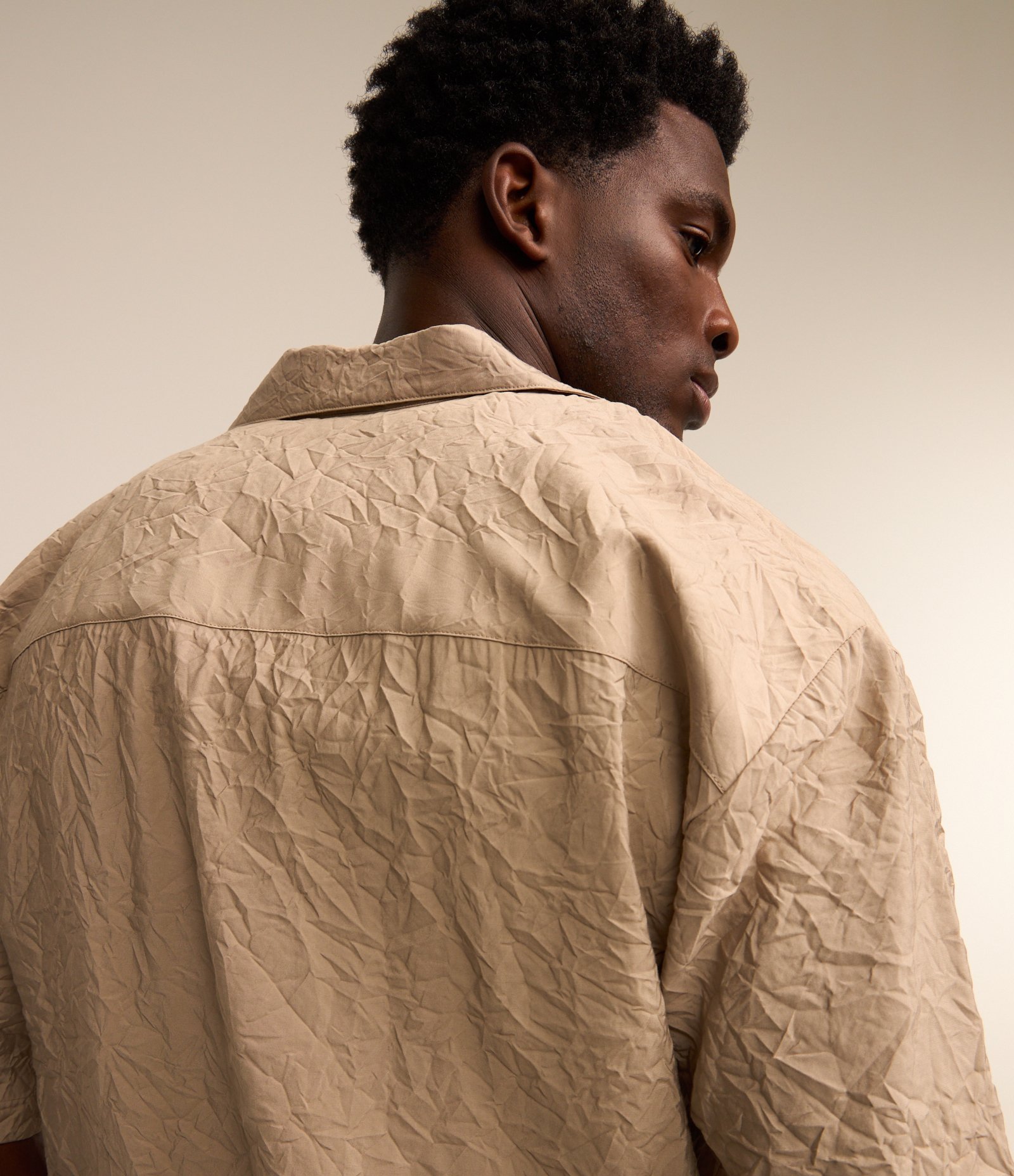 Camisa em Viscose com Efeito Amassado Bege 4