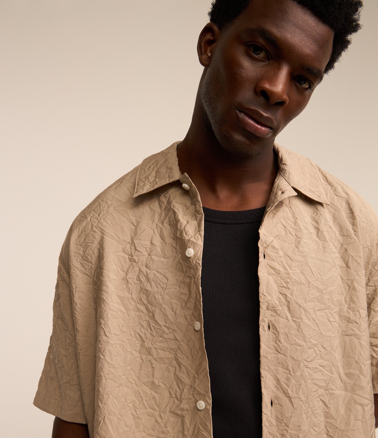 Camisa em Viscose com Efeito Amassado Bege 6