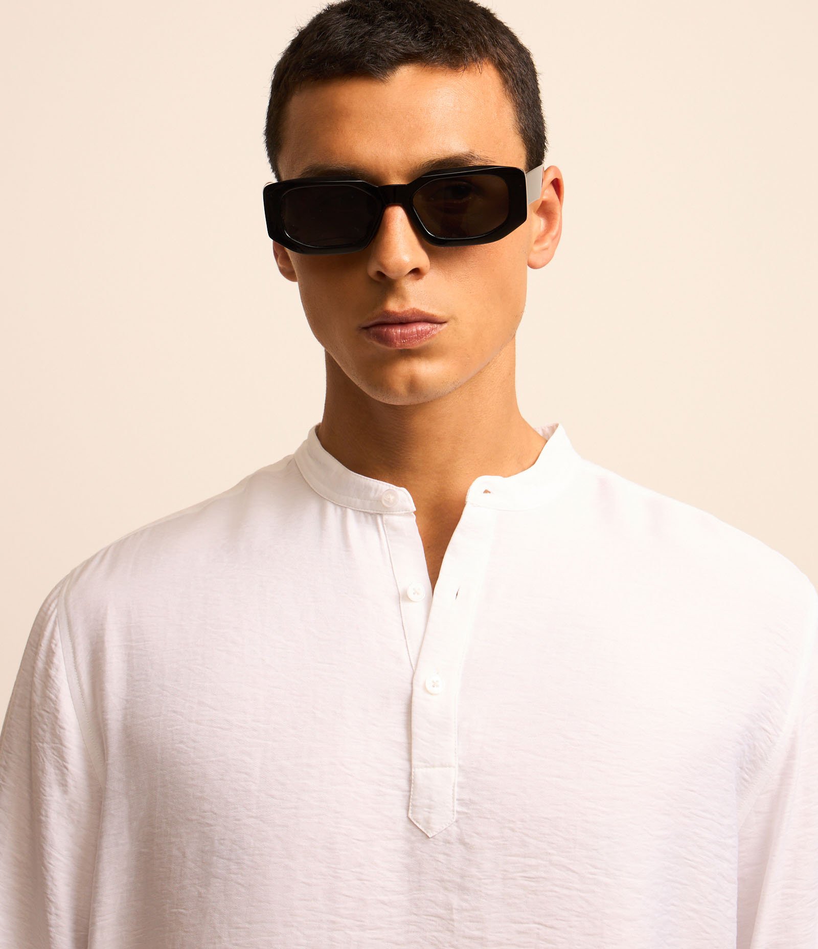 Camisa em Tricoline Acetinada com Gola Padre Branco 3